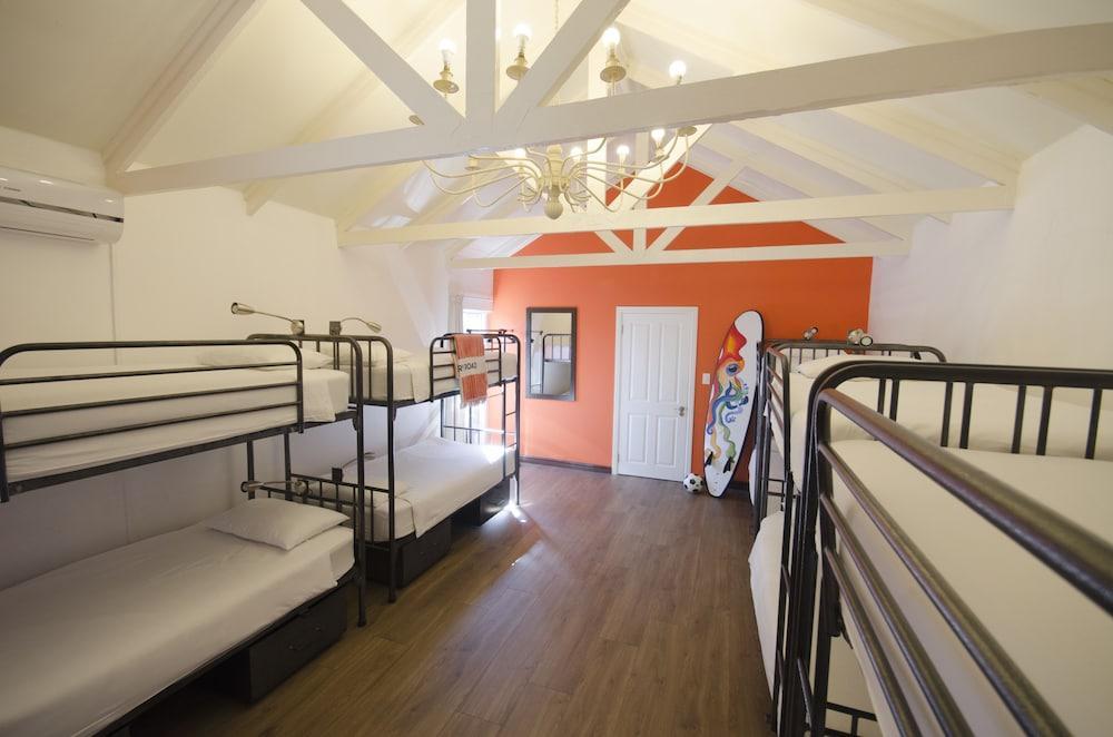 เนฟเวอร์แอทโฮม เคปทาวน์ Hostel ภายนอก รูปภาพ Hostel in France