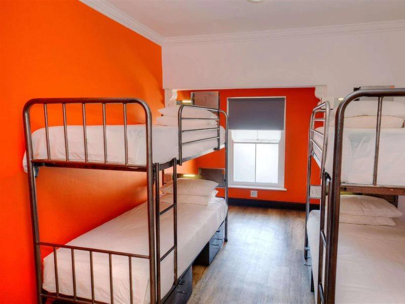 เนฟเวอร์แอทโฮม เคปทาวน์ Hostel ภายนอก รูปภาพ A typical room at a hostel
