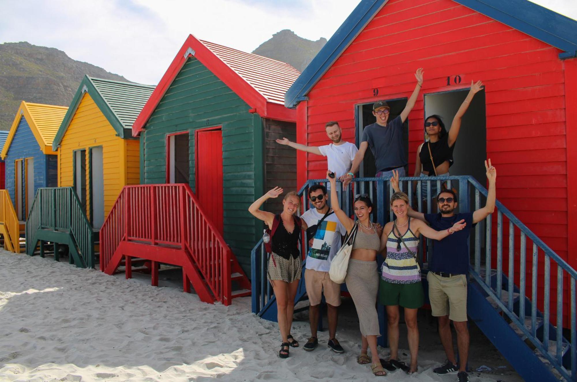 เนฟเวอร์แอทโฮม เคปทาวน์ Hostel ภายนอก รูปภาพ The beach huts of Muizenberg