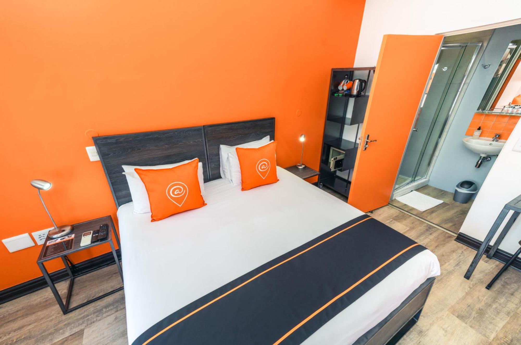 เนฟเวอร์แอทโฮม เคปทาวน์ Hostel ห้อง รูปภาพ A room at a collection O hotel in India