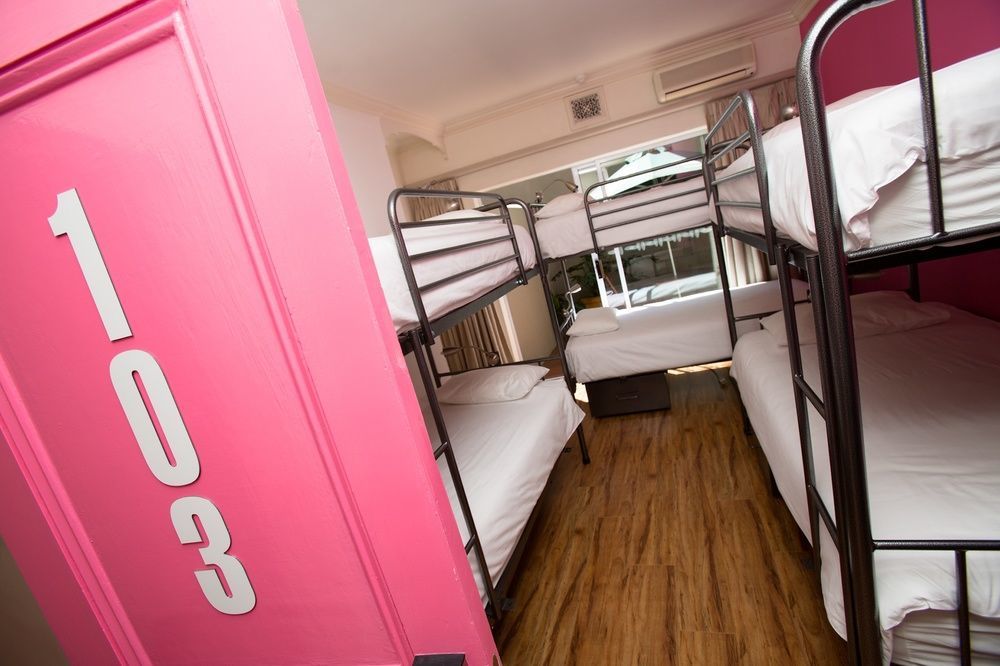 เนฟเวอร์แอทโฮม เคปทาวน์ Hostel ภายนอก รูปภาพ A typical room at the hotel