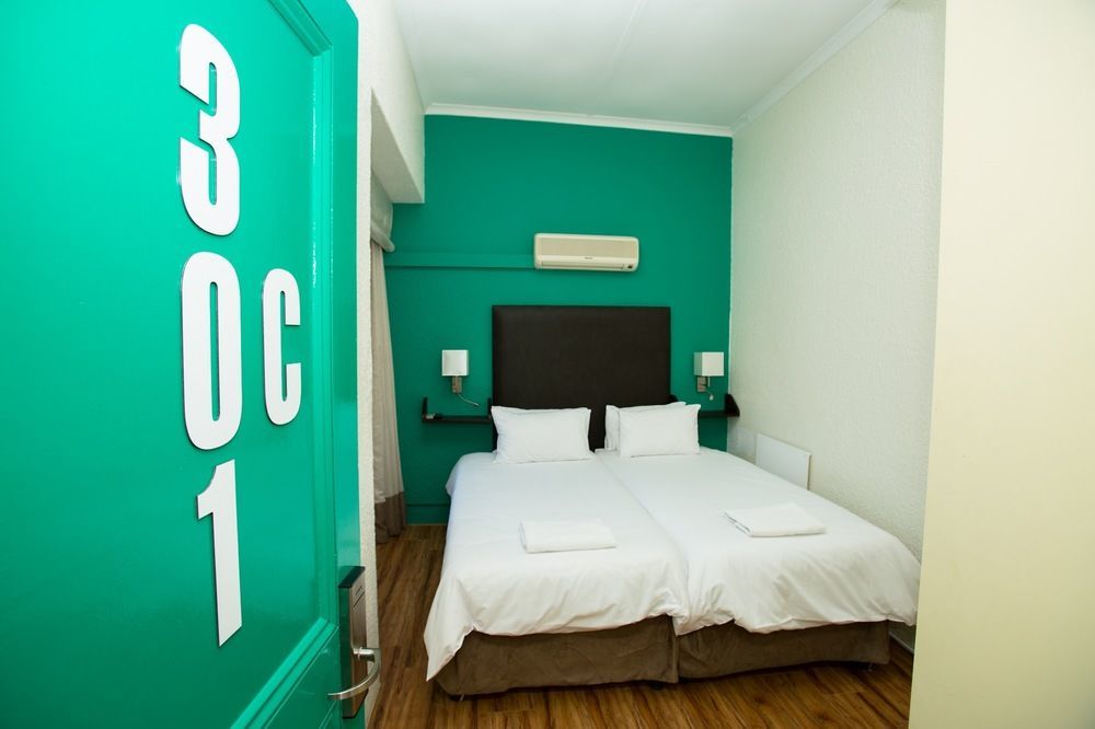 เนฟเวอร์แอทโฮม เคปทาวน์ Hostel ภายนอก รูปภาพ A room at the hotel