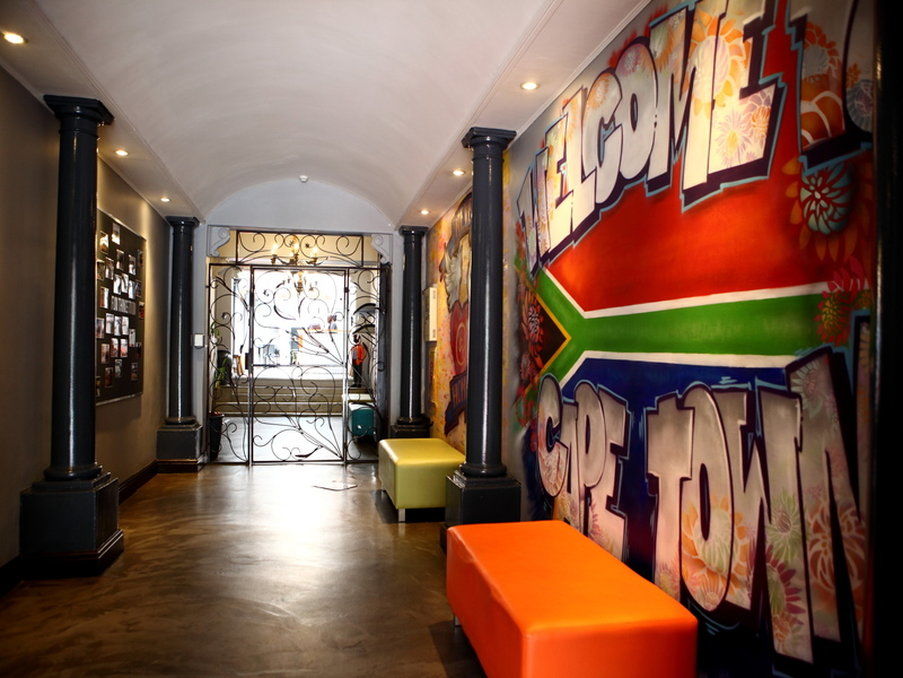 เนฟเวอร์แอทโฮม เคปทาวน์ Hostel ภายนอก รูปภาพ The interior of the gallery