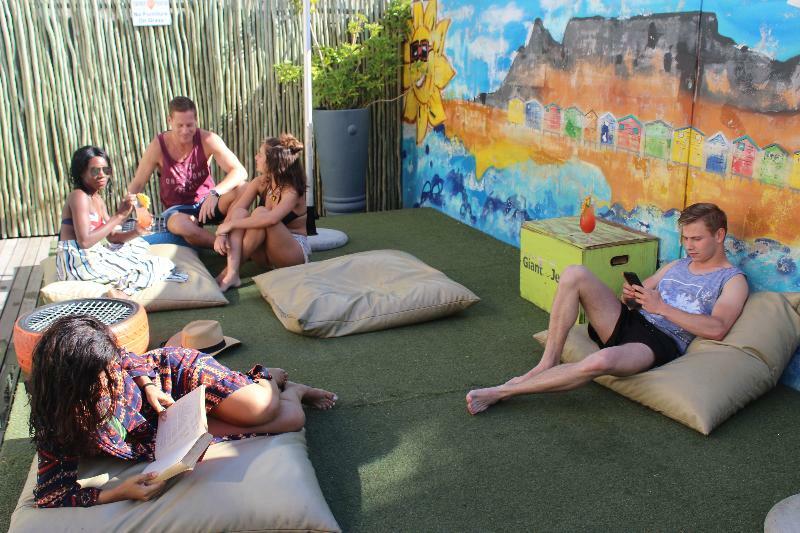 เนฟเวอร์แอทโฮม เคปทาวน์ Hostel ภายนอก รูปภาพ The Green Library